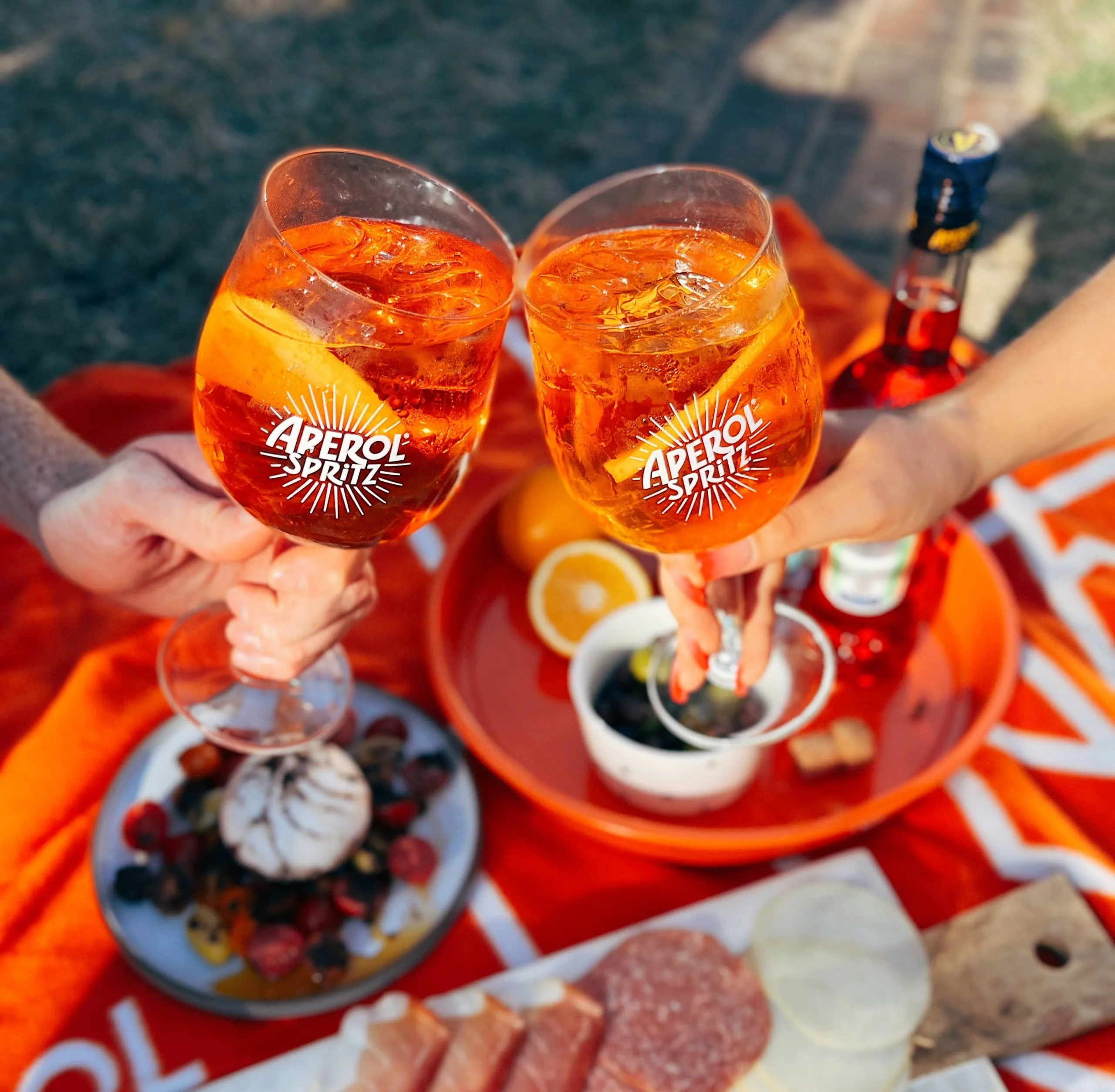 Aperol-Spritz-picnic-in-the-park-scaled